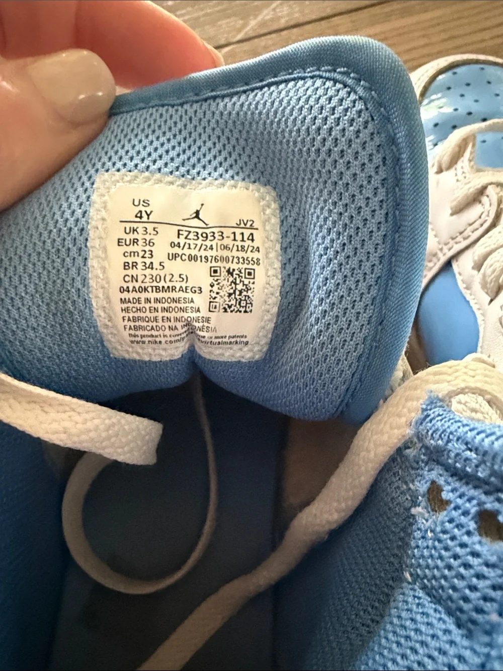 Nike Kids Air Jordan 1 Mid - Blue and white